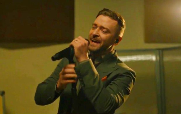 En esta imagen tomada de video, Justin Timberlake canta en el espectáculo "Celebrating America", tras la ceremonia de investidura del presidente Joe Biden, el miércoles 20 de enero del 2021.